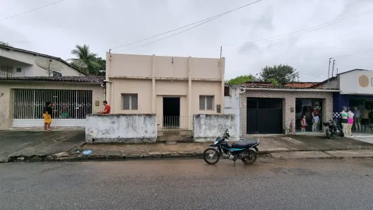 Galpão/Depósito/Armazém à venda, 325m² no Centro, Cajueiro