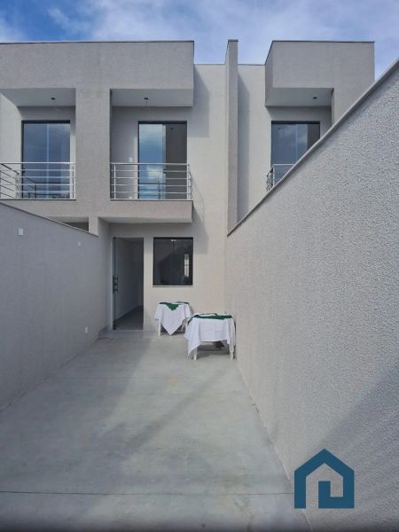 Casa com 2 quartos — Santa Mônica, Belo Horizonte