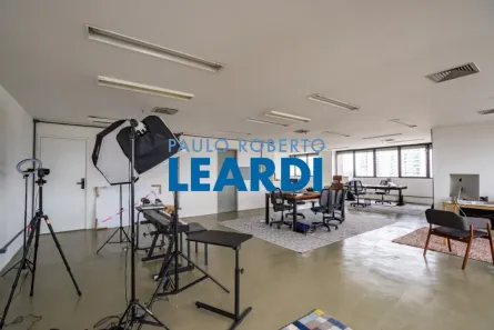 Sala Comercial à venda, 120m² no Santo Amaro, São Paulo