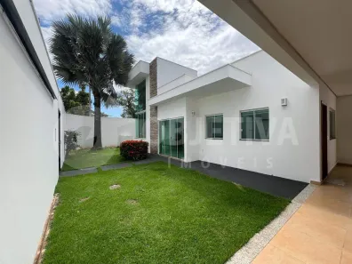Casa com 3 Quartos à venda, 240m² no Cidade Jardim, Uberlândia