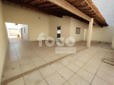 Casa com 3 Quartos para alugar, 160m² no Segismundo Pereira, Uberlândia