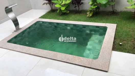 Casa de Condomínio com 3 Quartos para alugar, 157m² no Granja Marileusa, Uberlândia