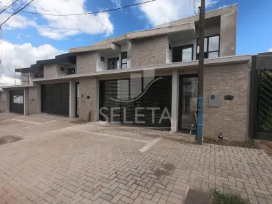 Sobrado com 3 Quartos à venda, 242m² no Universitário, Cascavel