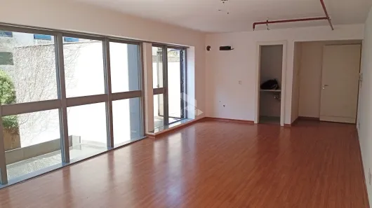 Sala Comercial à venda, 49m² no Moinhos de Vento, Porto Alegre