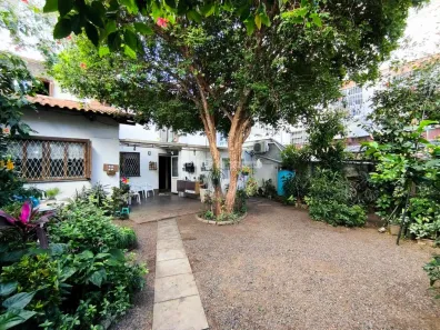Casa com 2 Quartos à venda, 329m² no Passo da Areia, Porto Alegre