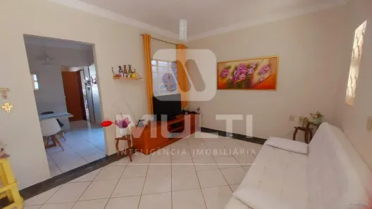 Casa com 3 Quartos à venda, 155m² no Jardim Patrícia, Uberlândia