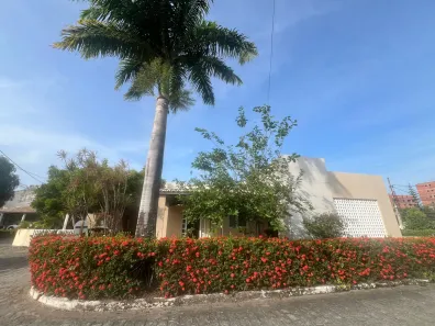 Casa de Condomínio com 3 Quartos à venda, 220m² no Aruana, Aracaju