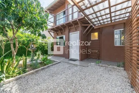 Casa com 3 Quartos para alugar, 270m² no Campeche, Florianópolis
