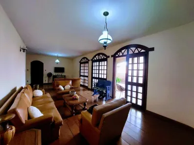 Casa com 4 Quartos à venda, 450m² no São Sebastião, Uberaba