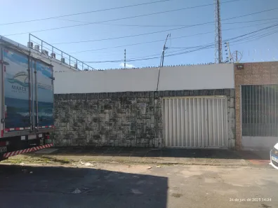 Casa com 3 Quartos para alugar, 500m² no Vila União, Fortaleza