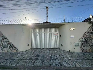 Casa com 3 Quartos à venda, 210m² no Parangaba, Fortaleza