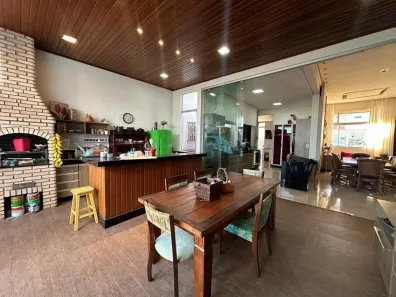 Casa de Condomínio com 3 Quartos à venda, 250m² no Lagoinha, Uberlândia
