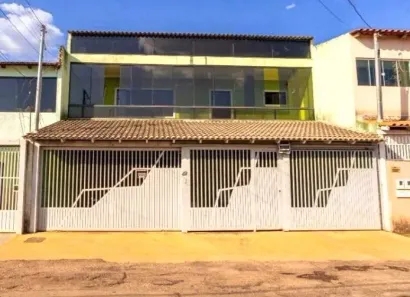 Casa com 3 Quartos à venda, 250m² no Taguatinga Norte, Brasília