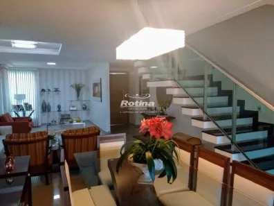 Casa de Condomínio com 3 Quartos para alugar, 300m² no Aclimação, Uberlândia