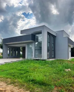 Casa de Condomínio com 3 Quartos à venda, 270m² no Centro, Hidrolândia