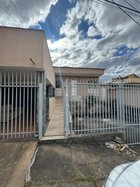 Casa com 3 quartos — Alípio de Melo, Belo Horizonte