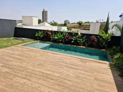 Casa de Condomínio com 4 Quartos à venda, 372m² no Gávea, Uberlândia