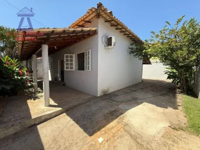 Casa com 3 Quartos para alugar, 225m² no Planalto, Montes Claros