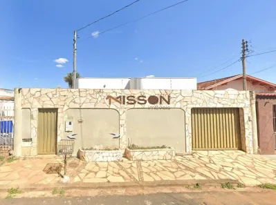 Casa com 3 Quartos à venda, 244m² no Santa Marta, Uberaba