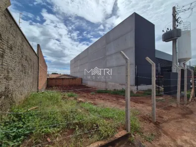 Lote/Terreno à venda, 250m² no Jardim Universal, Araraquara