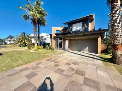 Casa de Condomínio com 3 Quartos à venda, 200m² no , Xangri-lá