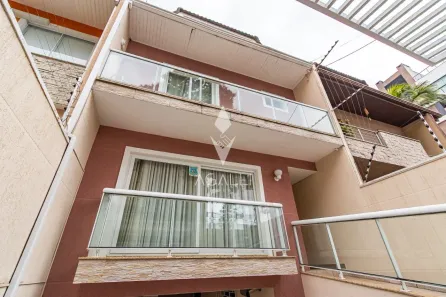 Sobrado com 4 Quartos para alugar, 192m² no Água Verde, Curitiba