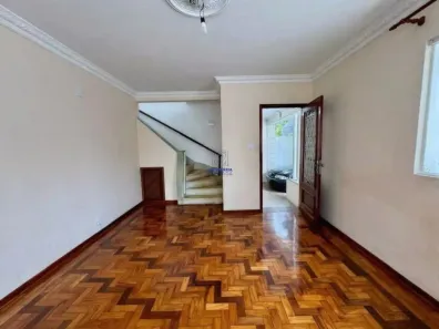 Sobrado com 3 Quartos à venda, 160m² no Aparecida, Santos