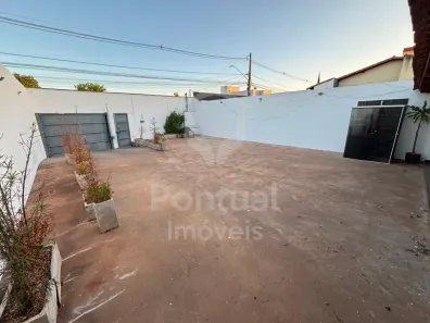 Casa com 1 Quarto para alugar, 106m² no Jardim Holanda, Uberlândia