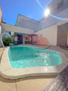 Sobrado com 2 Quartos à venda, 200m² no Santa Regina, Camboriú