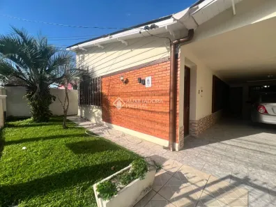 Casa com 3 Quartos para alugar, 351m² no Córrego Grande, Florianópolis