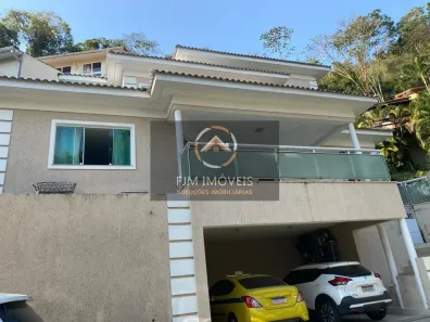 Casa de Condomínio com 3 Quartos à venda, 300m² no Piratininga, Niterói
