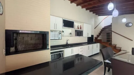 Casa com 4 Quartos para alugar, 250m² no Costeira do Pirajubaé, Florianópolis