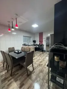 Casa com 3 Quartos à venda, 230m² no São Jorge, Uberlândia