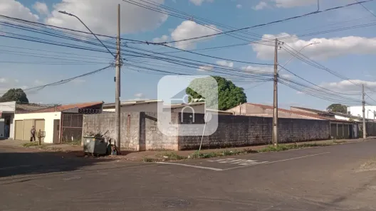 Lote/Terreno para alugar, 375m² no Minas Gerais, Uberlândia