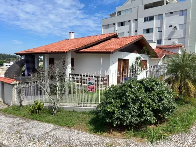 Casa com 5 Quartos à venda, 200m² no Michel, Criciúma