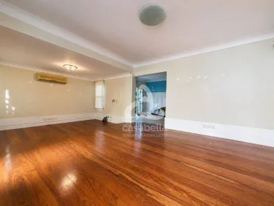 Casa com 3 Quartos para alugar, 300m² no Gonzaga, Santos