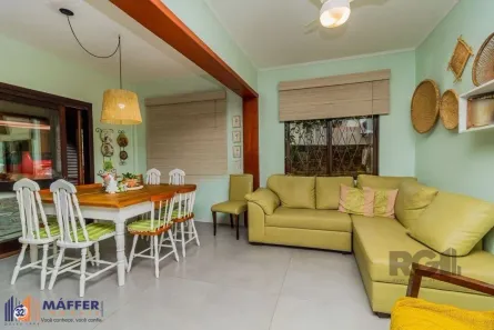 Casa com 3 Quartos à venda, 411m² no Medianeira, Porto Alegre