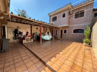 Casa com 4 Quartos à venda, 134m² no Vila São Jorge, São Vicente