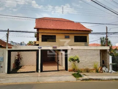 Sobrado com 3 Quartos para venda ou aluguel, 475m² no Iguaçu, Londrina
