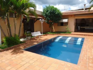 Casa com 3 Quartos à venda, 300m² no Vila Brasília, São Carlos
