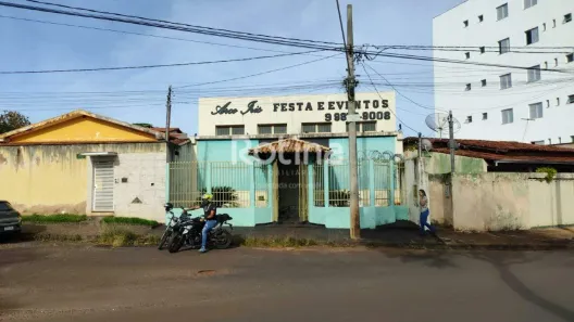Galpão/Depósito/Armazém para alugar, 360m² no Chácaras Tubalina e Quartel, Uberlândia