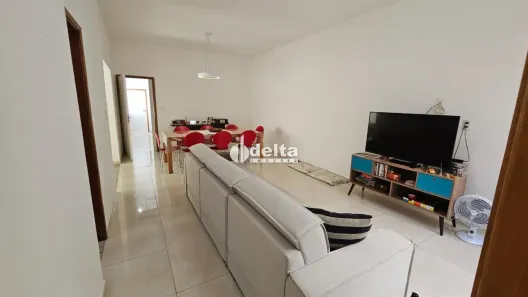 Casa com 3 Quartos à venda, 228m² no Cidade Jardim, Uberlândia