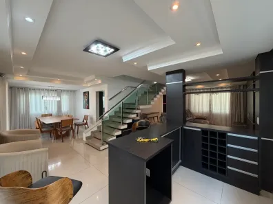Casa de Condomínio com 3 Quartos à venda, 242m² no Jardins Madri, Goiânia