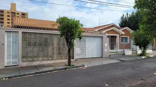 Casa com 3 Quartos à venda, 143m² no Centro, Araraquara