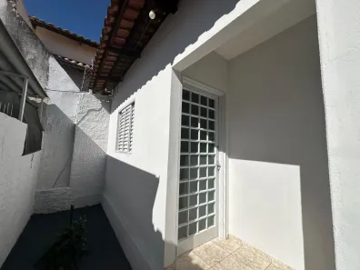 Casa com 2 Quartos para alugar, 120m² no Setor Leste Universitário, Goiânia
