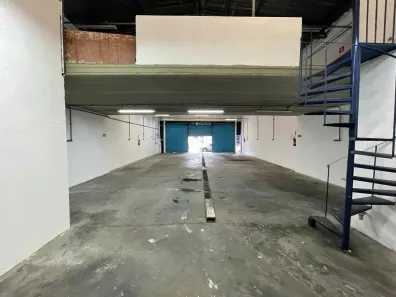 Galpão/Depósito/Armazém à venda, 200m² no Vila Nova Conceição, São Paulo