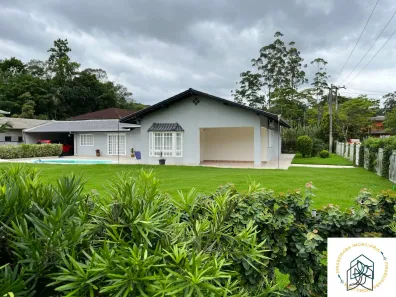 Casa com 3 Quartos à venda, 260m² no Pirabeiraba (Pirabeiraba), Joinville