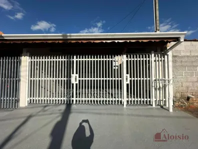 Casa com 2 Quartos para alugar, 65m² no Campos Elíseos, Taubaté