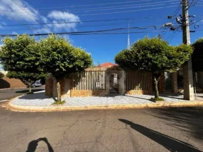 Casa com 4 Quartos à venda, 250m² no Jardim Adriana II, Londrina