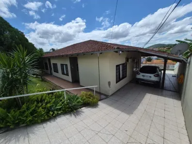 Casa com 3 Quartos à venda, 238m² no Nova Brasília, Joinville